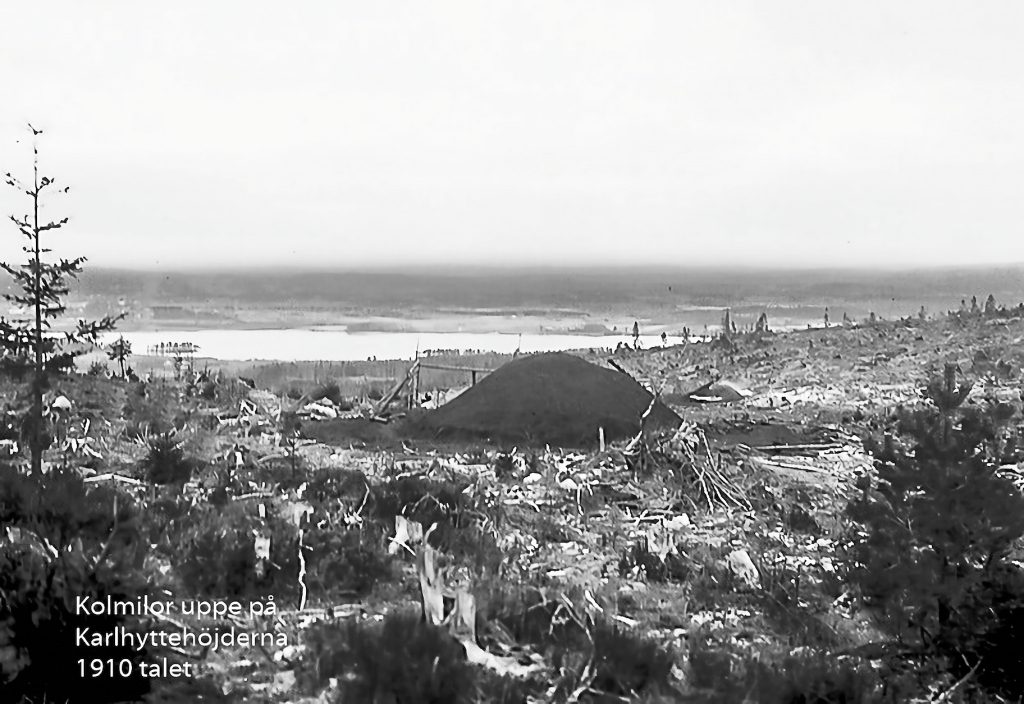 Hyggesstorleken kunde vara stor även för 100 år sedan. Bild som visar avverkning från 1910. Kolmilor har byggts på hyggena. Platsen är söder om Filipstad i Värmland.