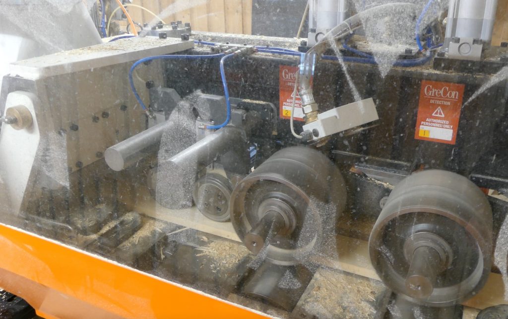 Ölmstad Träförädling hyvlar virke från 30 sågverk 12 En av hyvelmaskinerna vid Ölmstad träförädling