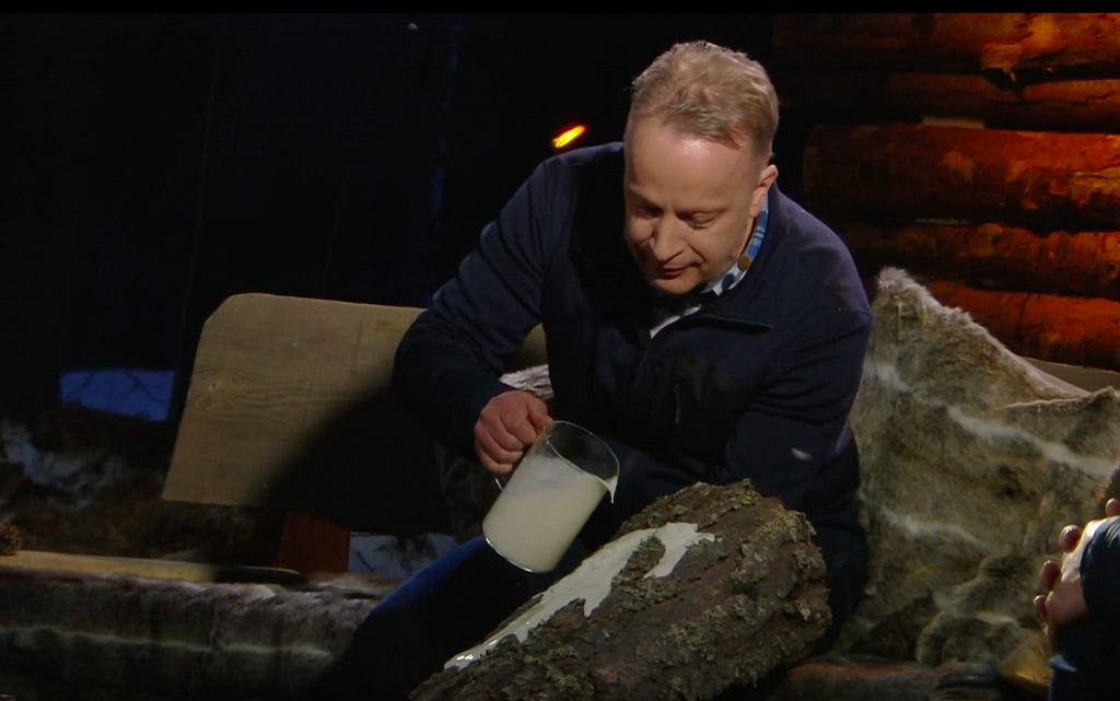 Den stora älgvandringen på TV även 2021 — men vad äter älgarna — "bryta" på skorpbark och fjällfil? 6 Illustrerad älgvandring 2019