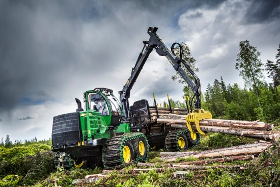 Marknaden för skotare fortsatt stark under Q1 4 Stor skotare från John Deere 1910G