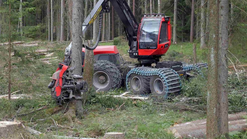 Sveaskog Finans AB — statlig leasing av skogsmaskiner 6 Skördare som arbetar med slutavverkning, kanske i framtiden finansierad genom Sveaskog Finans AB