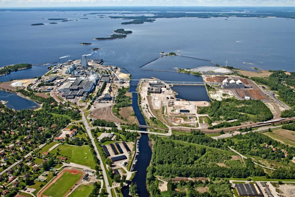 Stora Enso ökar inte massatillverkningen i Skoghall 2023 — men kartongen 5 Skoghalls bruk med massatillverkning utanför Karlstad