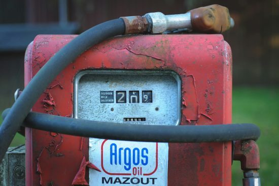 Klimatmål kan vara långt mycket mer än klimatmål 4 En gammal bensinpump i Frankrike symboliserar artikelns röda tråd om klimatmål